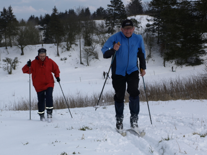 vendelboerne_skiskydning_ole_thomsen_skarpt_forfulgt_af_aase_moel.jpg